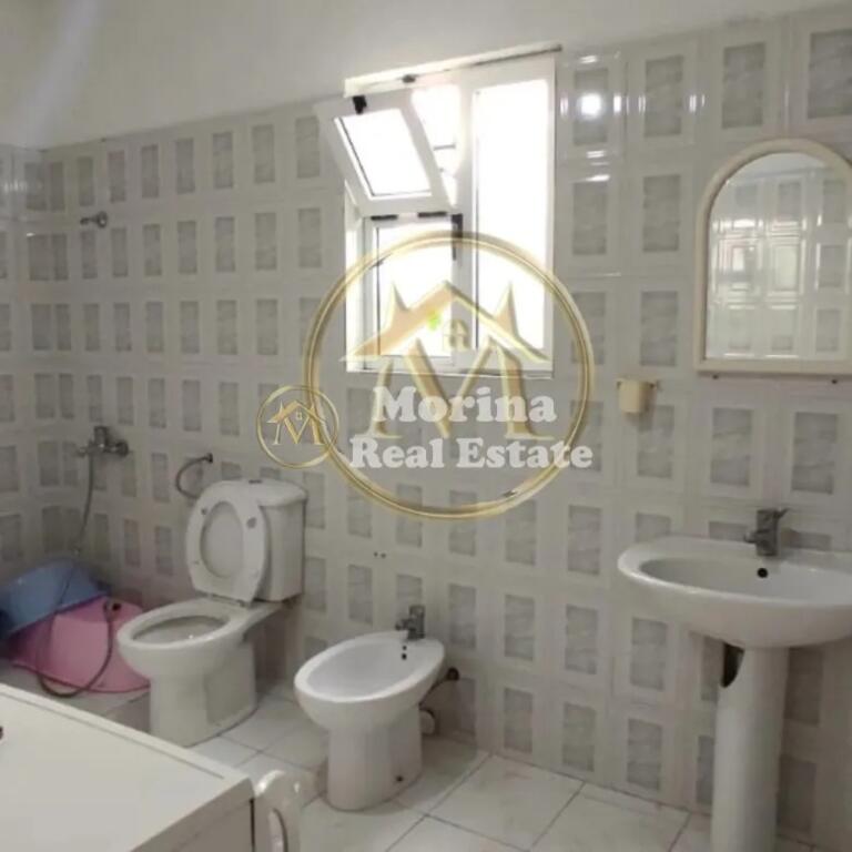 Qera , Hyrje private , 2+1, 5 Maji , 400 euro / muaj .