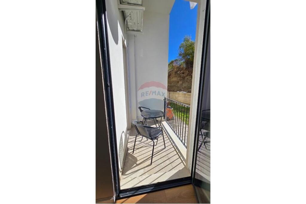 Apartament - Për Qira - Liqeni I Thatë
