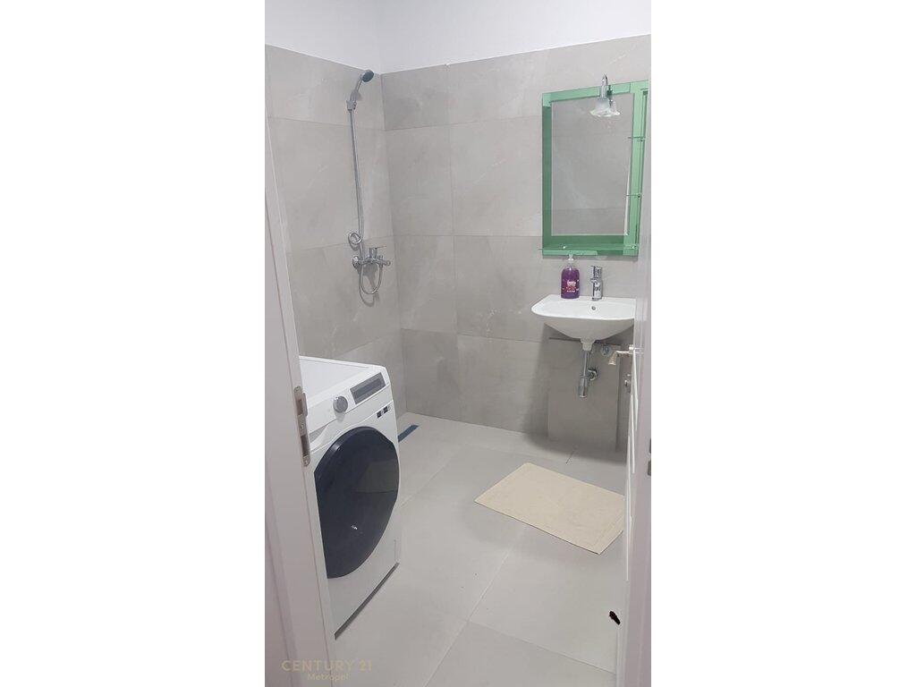 JAPIM ME QIRA APARTAMENT 2+1+2+ POST PARKIMI, TEK ASL (SPITALET)

