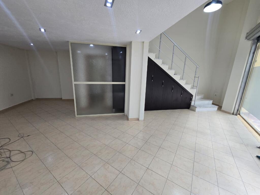 Apartment / Office for Rent on Barricades Street