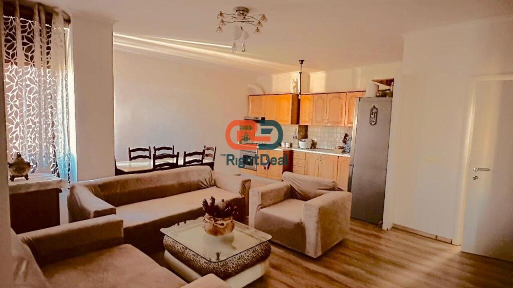 Ne Porcelan, Jepet Me Qira Apartament 2+1 I Mobiluar!!