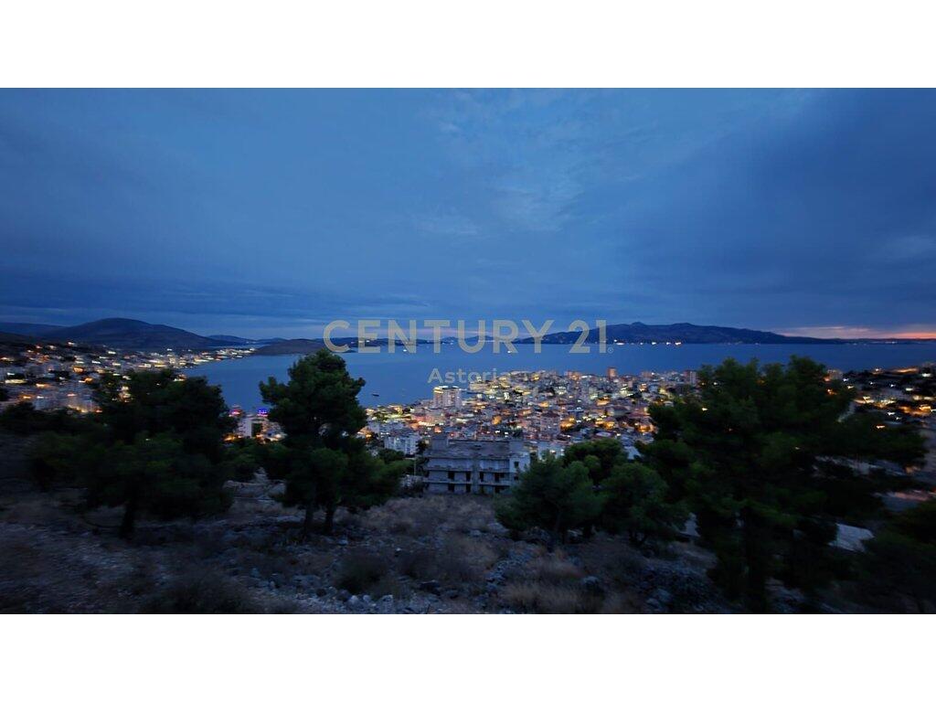 Vilë në ndërtim me pamje mahnitëse nga deti – Sarandë 400,000 €