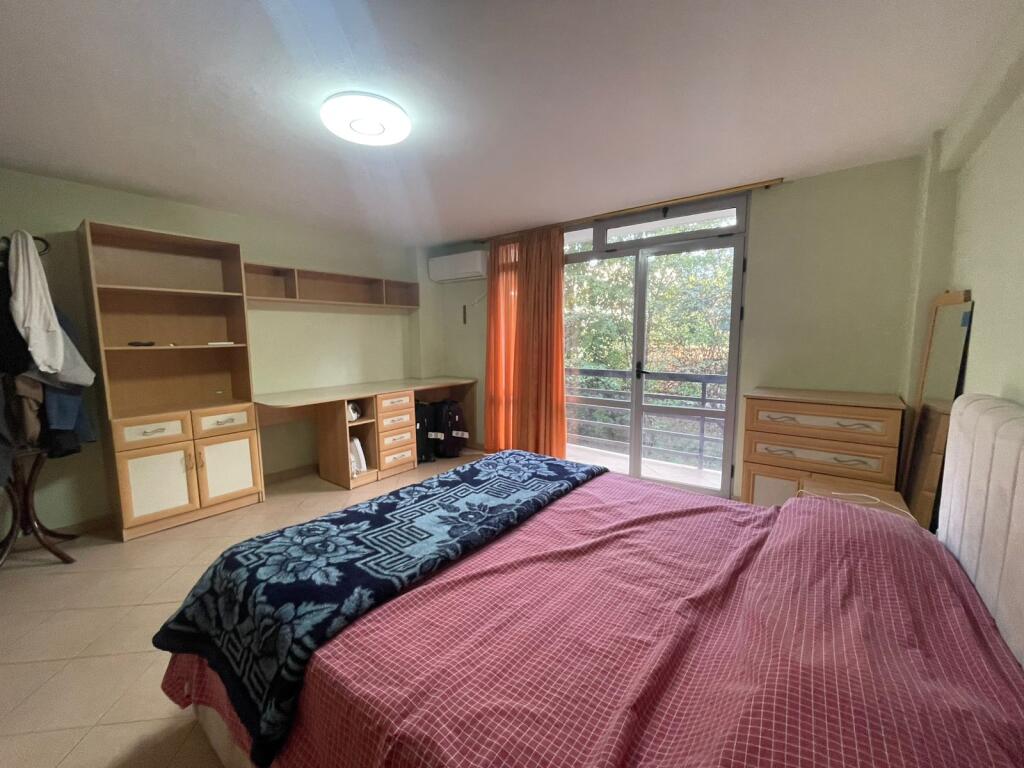 🏢A pochi minuti dalla Scuola Rossa, Via Riza Cerova, si affitta appartamento 2+1+2, arredato. 60.000 Leke