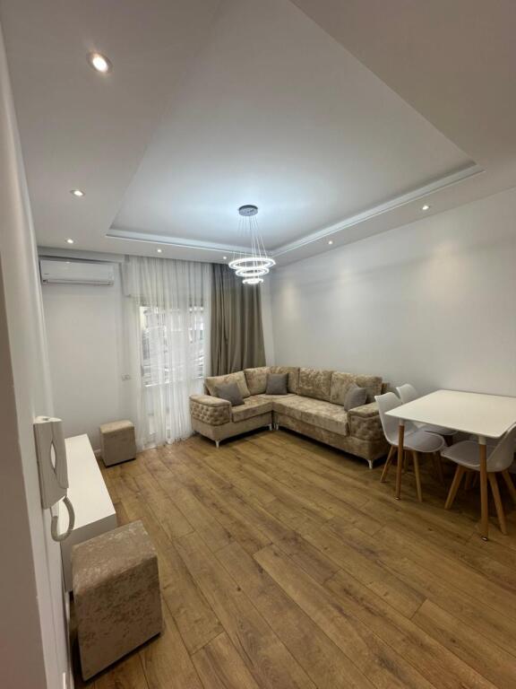 Apartament 1+1 per shitje, Komuna e Parisit, Rruga Bill Klinton