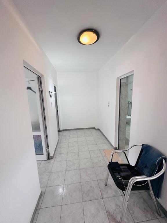 Affittasi Appartamento 4+1+1 Balcone