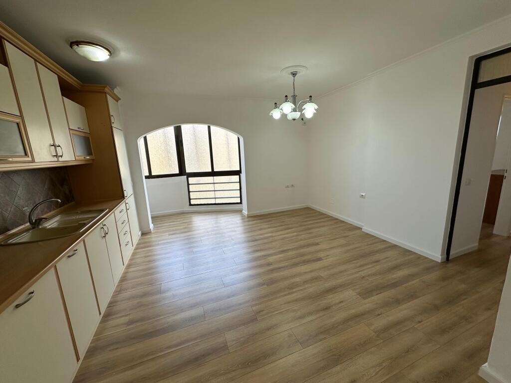 ✨ Appartamento 2+1 in vendita nel Campo di Aviazione! ✨ 5° piano con ascensore 🏠 Appartamento vuoto, pronto per abitare 🛋️ Soggiorno + cucina, 2 camere da letto, 🛁 bagno e 🌅 balcone con vista aperta Superficie 81 m2  📄 Documentazione regolare 🏦 Possibilità di acquisto anche con credito bancario  💶 Prezzo: 165.000 €