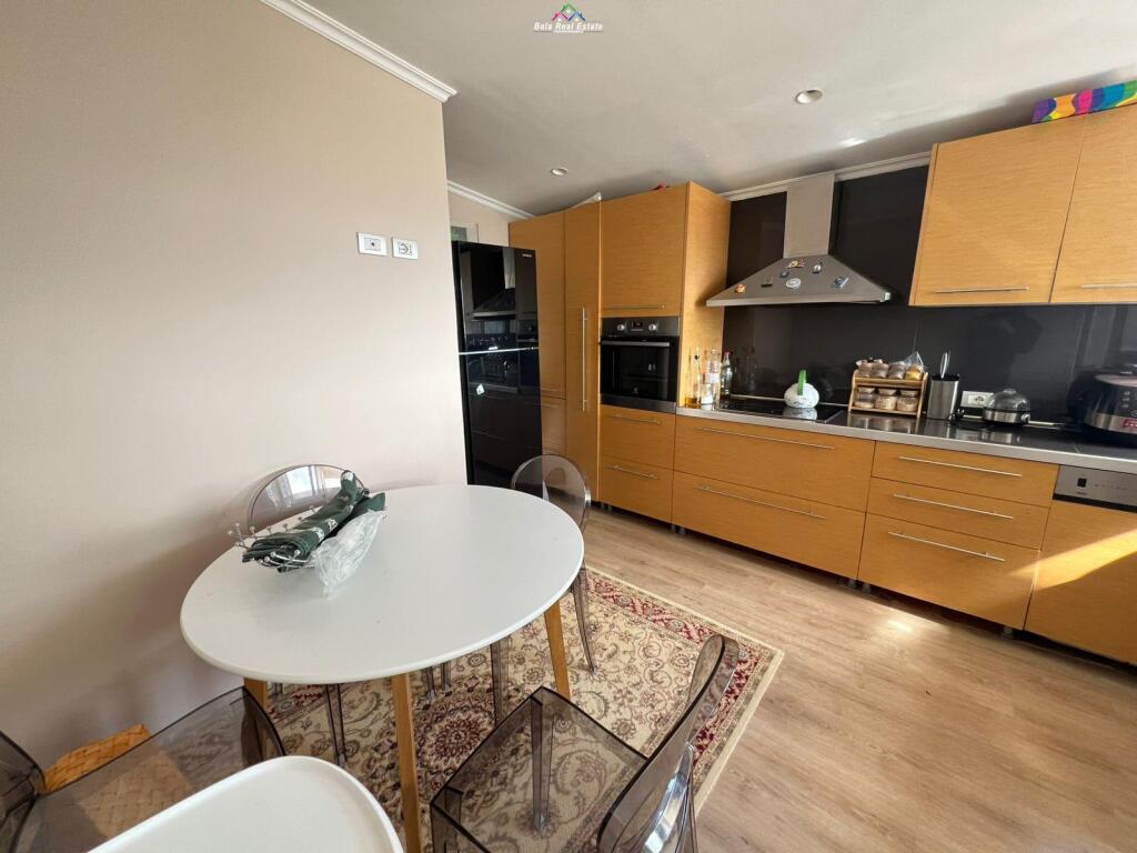 Penthouse Ne Shitje 3+1+2 Ne Qender (ID B130103) Tirane.