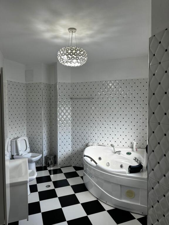 Jepet apartament 3+1+3 B Liqeni Thate !