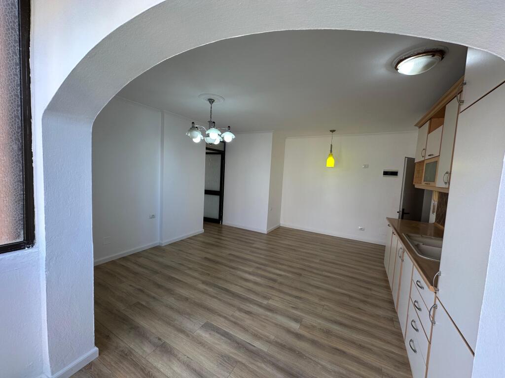 ✨ Appartamento 2+1 in vendita nel Campo di Aviazione! ✨ 5° piano con ascensore 🏠 Appartamento vuoto, pronto per abitare 🛋️ Soggiorno + cucina, 2 camere da letto, 🛁 bagno e 🌅 balcone con vista aperta Superficie 81 m2  📄 Documentazione regolare 🏦 Possibilità di acquisto anche con credito bancario  💶 Prezzo: 165.000 €