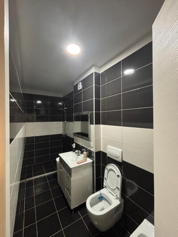 📍 Jepet me qira apartament 2+1 tek “Kontak”💰 Çmimi: 70000 lekë/muaj