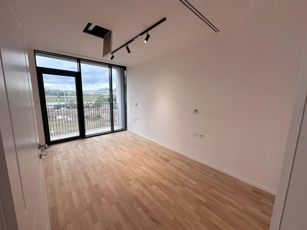 Shitet 2+1+2+Parkim , Lake View , Rruga Kosovareve