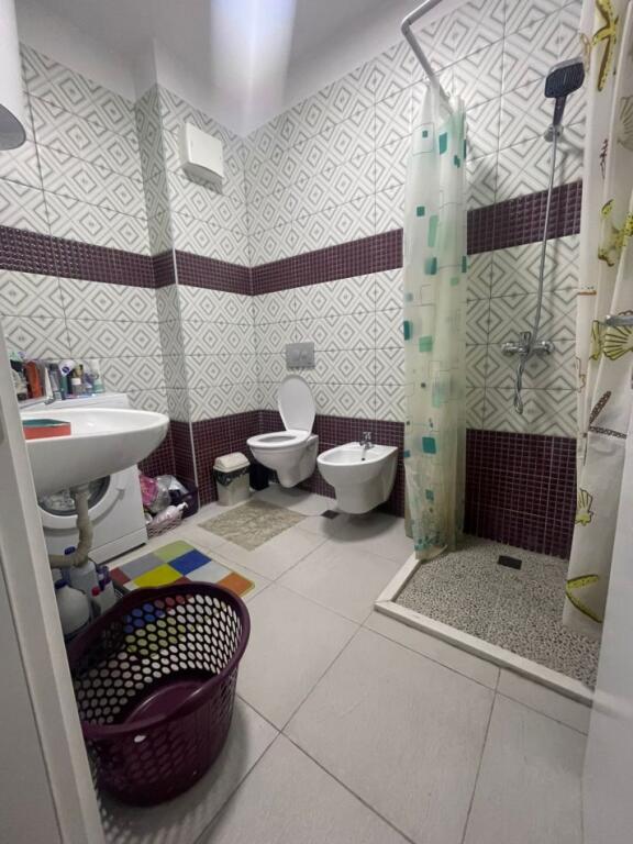Jepet apartament 1+1 me qera tek Golden Park , perballe Amerikan 3