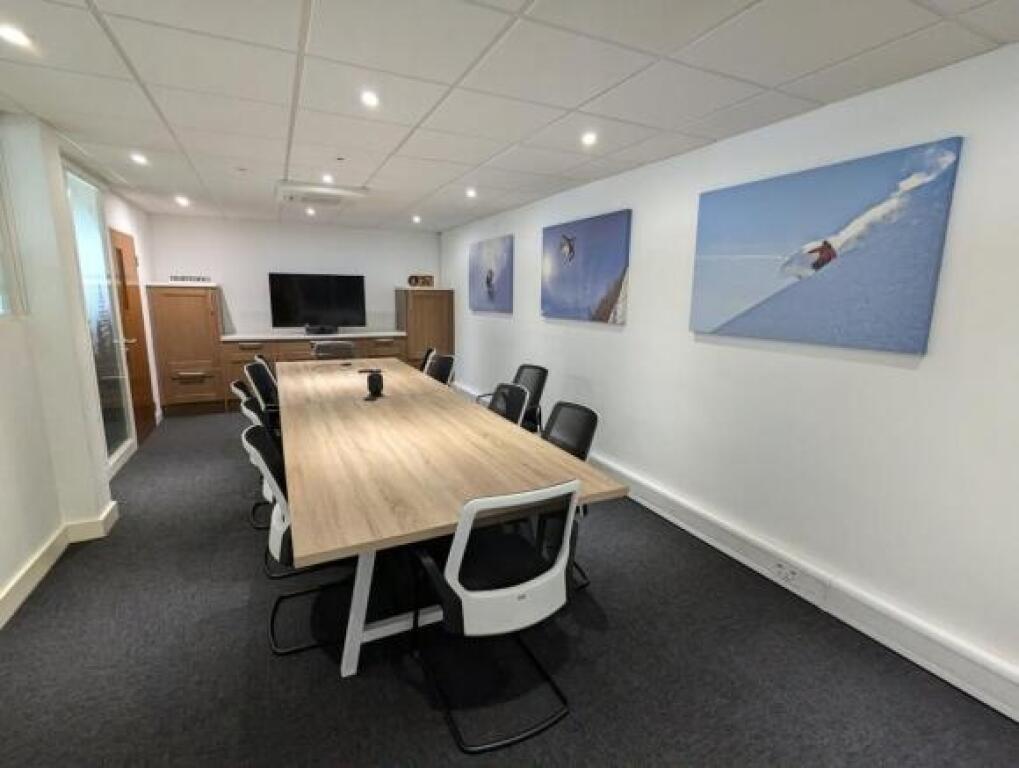 Office For Rent 2+1+2 Near Kosovareve Street (ID BZ2706) Tirana