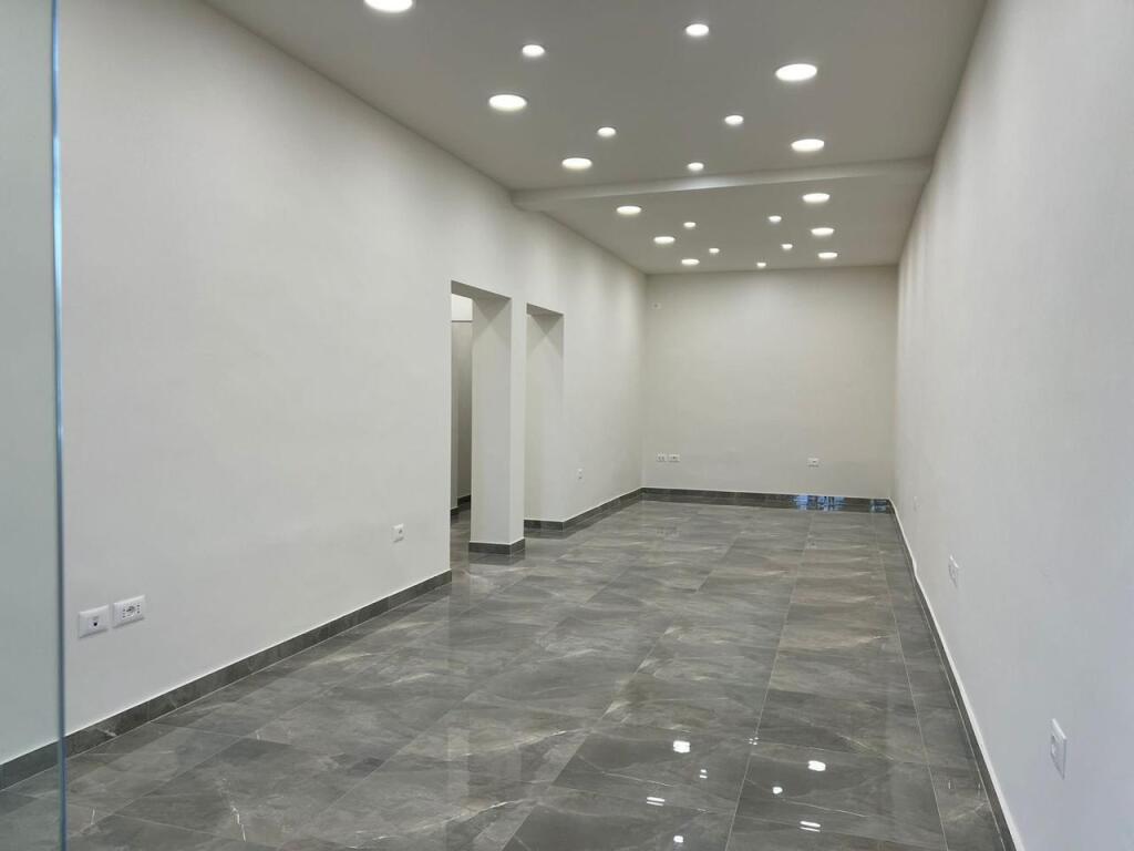 Premises for sale by the road Stadium Dinamo !