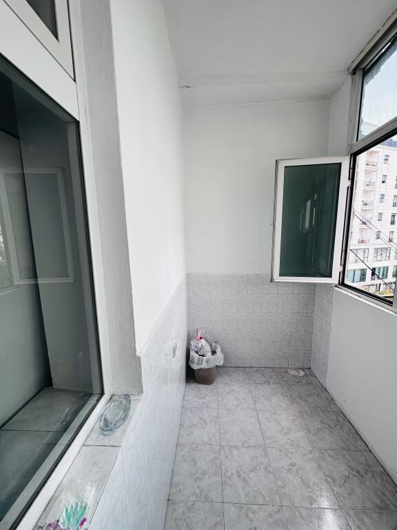 Affittasi Appartamento 4+1+1 Balcone