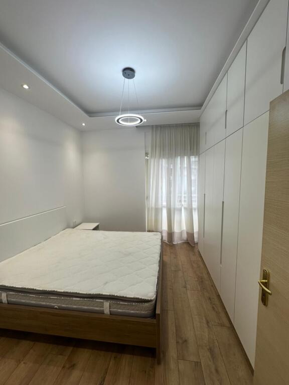Apartament 1+1 per shitje, Komuna e Parisit, Rruga Bill Klinton