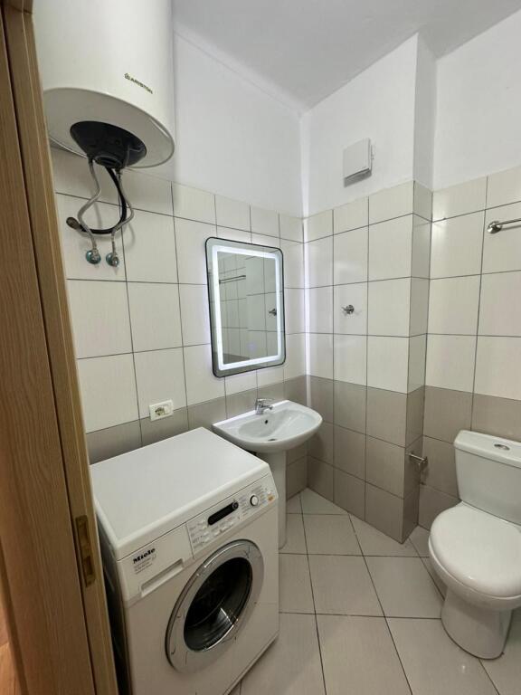 Apartament 1+1 per shitje, Komuna e Parisit, Rruga Bill Klinton