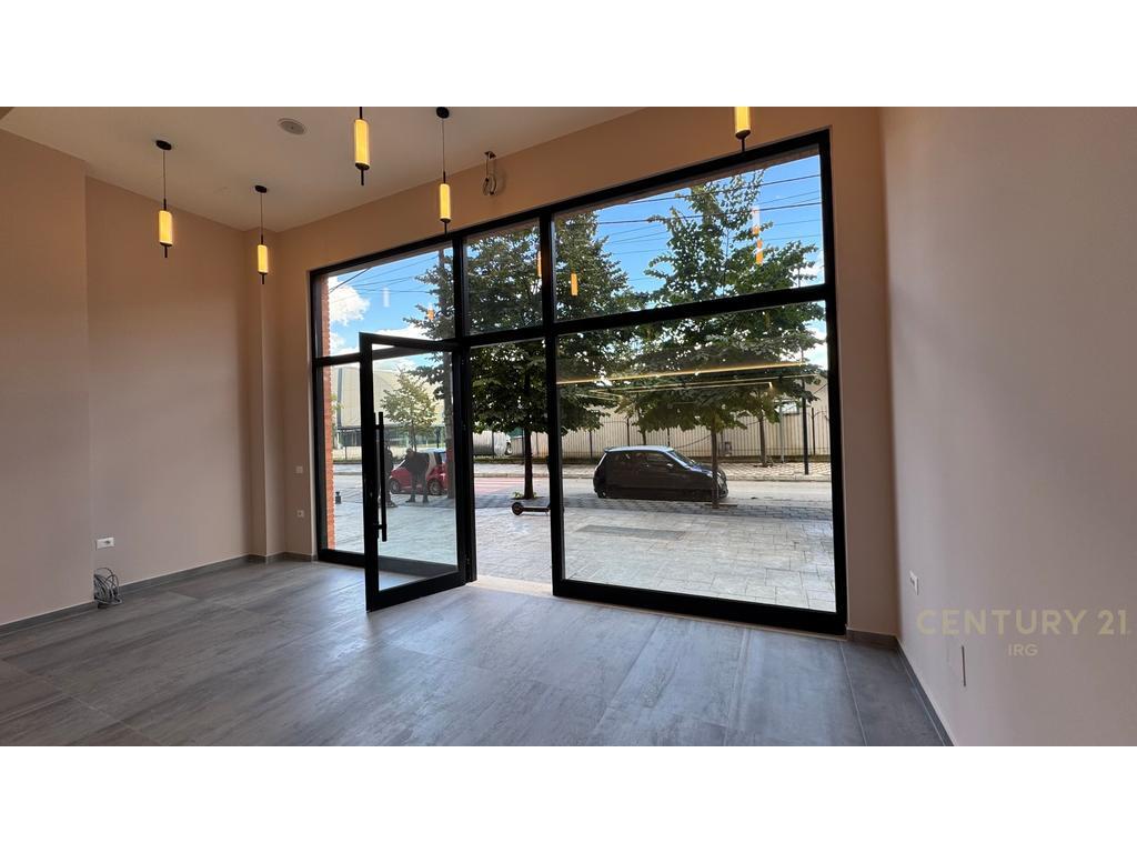 CORNER SHOP FOR RENT AT TIRANNA GOLDEN PARK 3! 1,200 € /Month
