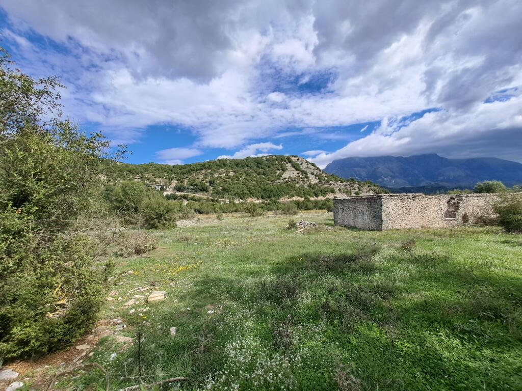 IN VENDITA – SOLO €90,000 (35 km da Borsh)