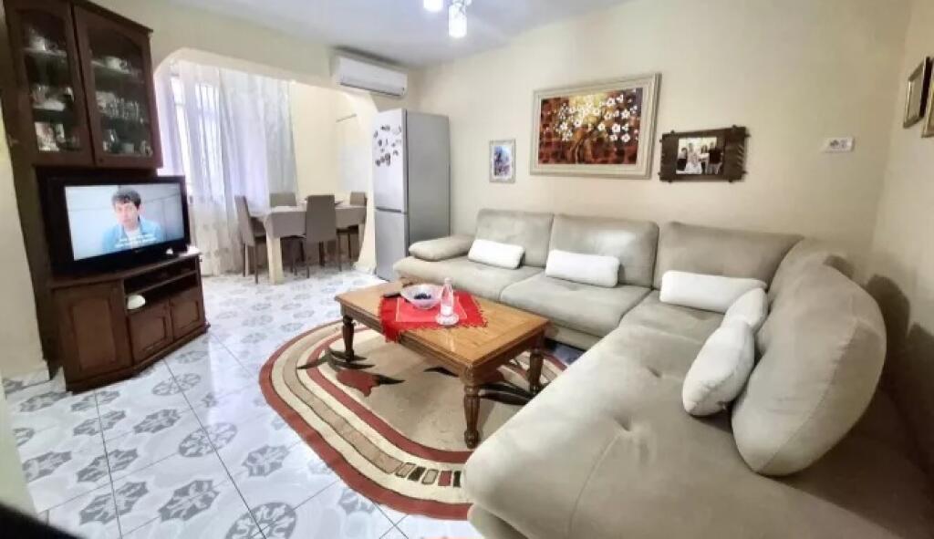 In vendita 2+1+cucina separata📍Brryli/ Di fronte al Nuovo Maternità (70 m2) Edificio esistente (2° piano) 130.000 eu