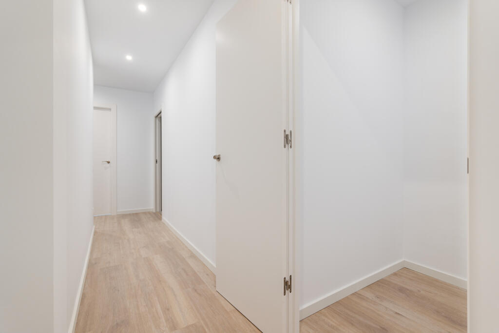 Affittasi 250 Euro/ Mese appartamento non arredato in Via Vangjel Capo, vicino alla scuola Bajram Curri, a Tirana.