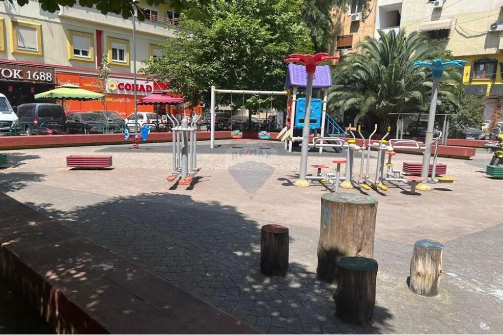 Shop for sale in Tajvani