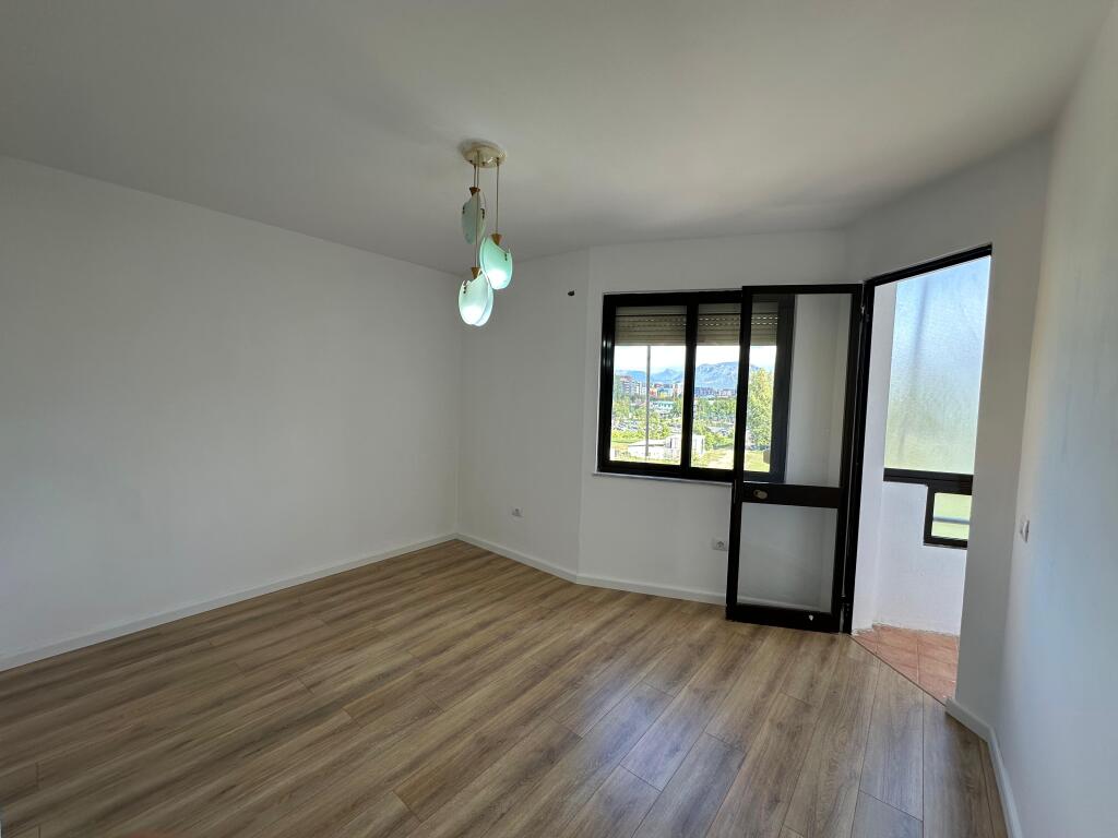 ✨ Appartamento 2+1 in vendita nel Campo di Aviazione! ✨ 5° piano con ascensore 🏠 Appartamento vuoto, pronto per abitare 🛋️ Soggiorno + cucina, 2 camere da letto, 🛁 bagno e 🌅 balcone con vista aperta Superficie 81 m2  📄 Documentazione regolare 🏦 Possibilità di acquisto anche con credito bancario  💶 Prezzo: 165.000 €