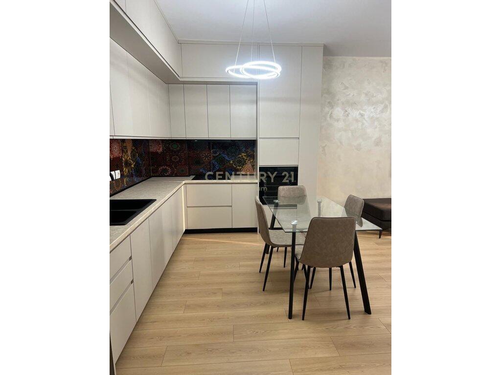 Apartament 1+1+post parkimi me qira në Rrugën Jordan Misja 750 € /Muaj