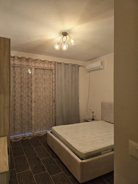 Jepet me qira apartament 2+1 tek Amerikan 3