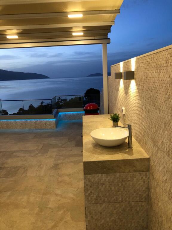 Penthouse For Sale Near Marina Bay Vlore