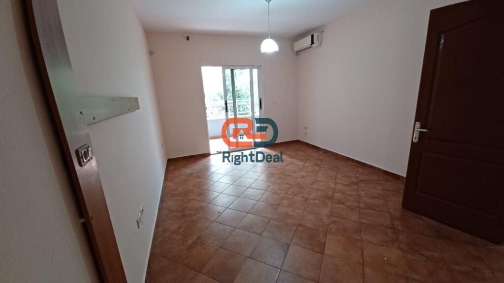 Tek Komuna E Parisit, Shiten 2 Apartamente 1+1, Ideale Per Investim