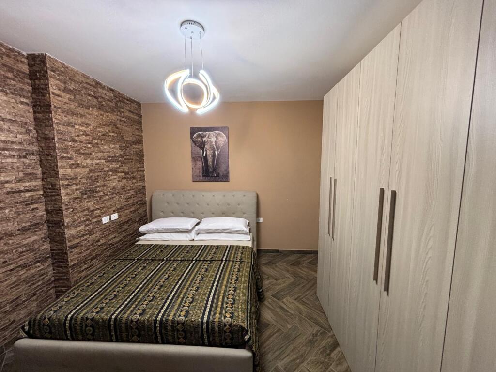 📍 Jepet me qira apartament 2+1 tek “Kontak”💰 Çmimi: 70000 lekë/muaj