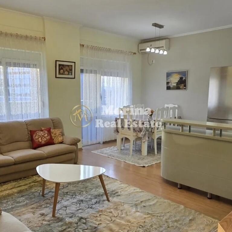 Affitto, Appartamento 2+1, a Pazari i Ri, 750 Euro/Mese