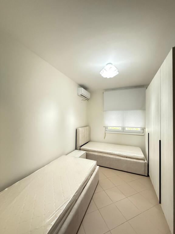 🏡 Apartament 2+1+2 me Ballkon për Qira – Kompleksi Magnet, 21 Dhjetori 💶 75.000 leke / muaj