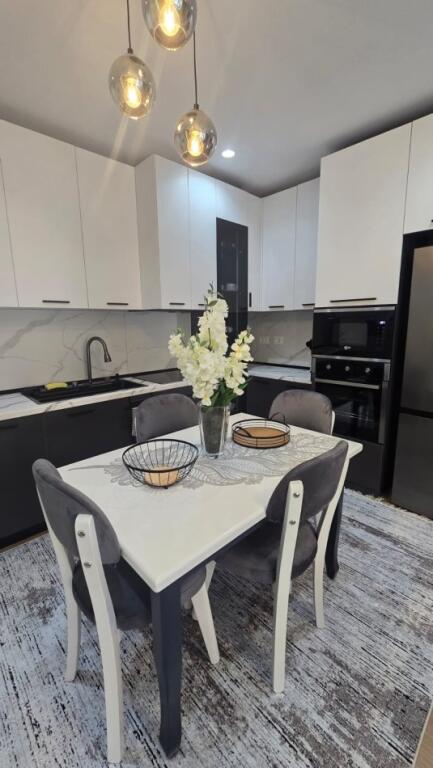 APARTAMENT ME QERA 2+1 ISH PARKU 800 EURO