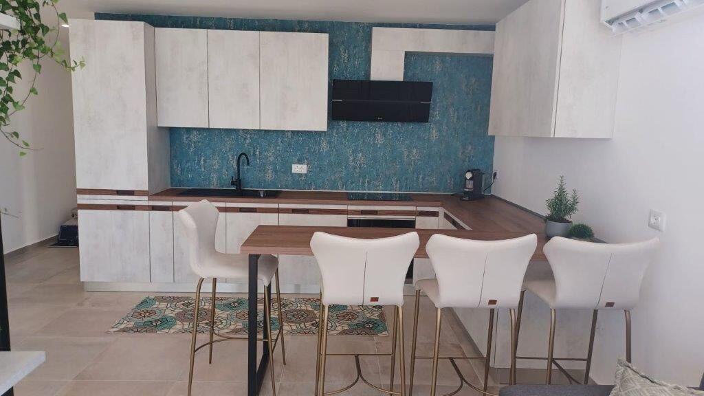 Penthouse For Sale Near Marina Bay Vlore