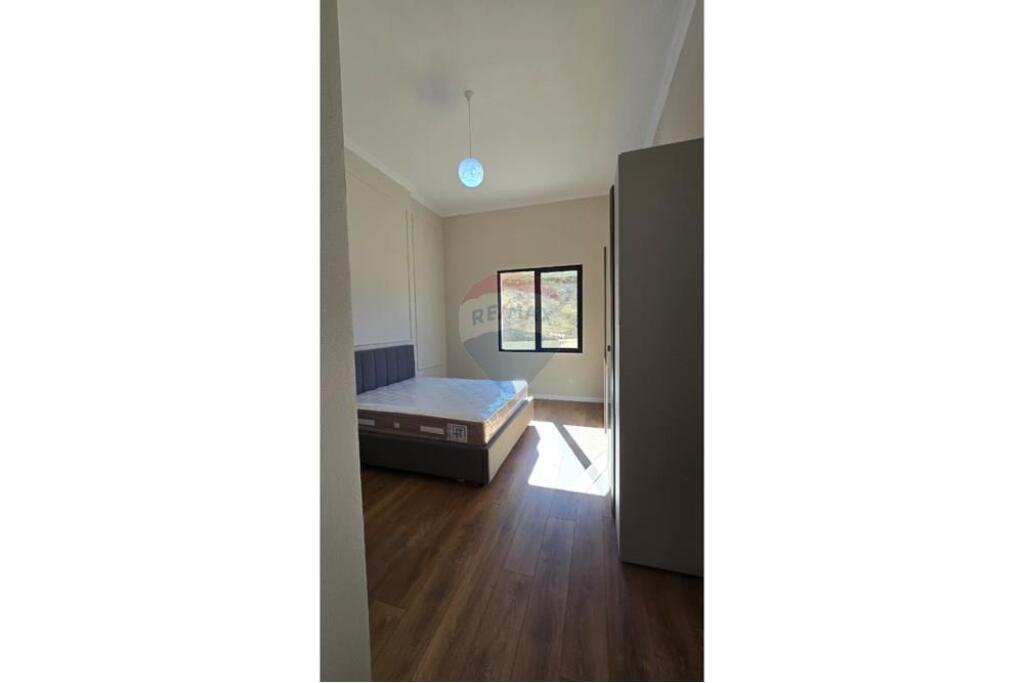 Apartament - Për Qira - Liqeni I Thatë