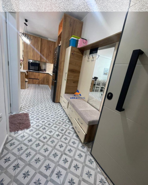 AFFITTASI APPARTAMENTO 1+1+2 BALCONI + POSTO AUTO "AL COMPLESSO GOLDEN PARK, KOMBINAT" 51000 LEKE
