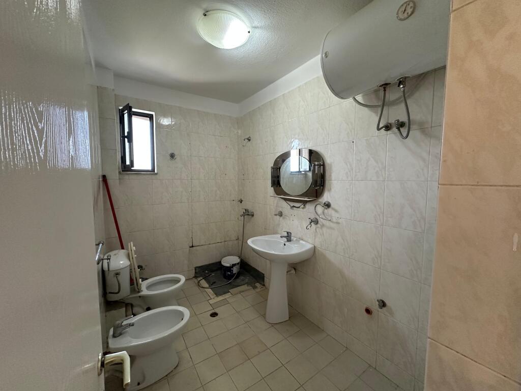 ✨ Appartamento 2+1 in vendita nel Campo di Aviazione! ✨ 5° piano con ascensore 🏠 Appartamento vuoto, pronto per abitare 🛋️ Soggiorno + cucina, 2 camere da letto, 🛁 bagno e 🌅 balcone con vista aperta Superficie 81 m2  📄 Documentazione regolare 🏦 Possibilità di acquisto anche con credito bancario  💶 Prezzo: 165.000 €