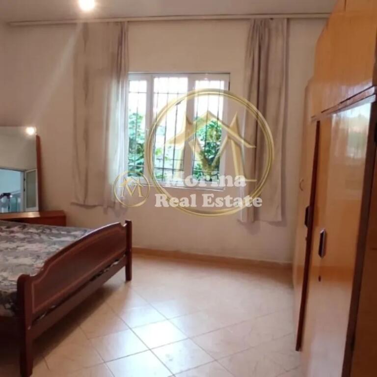 Qera , Hyrje private , 2+1, 5 Maji , 400 euro / muaj .