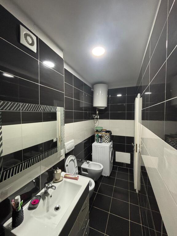 📍 Jepet me qira apartament 2+1 tek “Kontak”💰 Çmimi: 70000 lekë/muaj