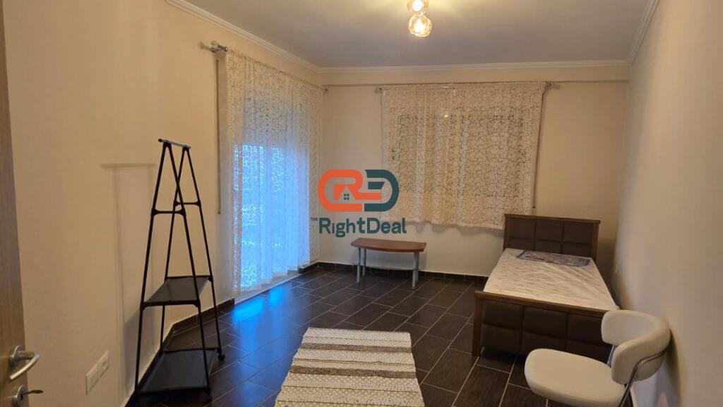 Ne Misto Mame ,Jepet Me Qira Apartament 2+1+2 I Mobiluar !