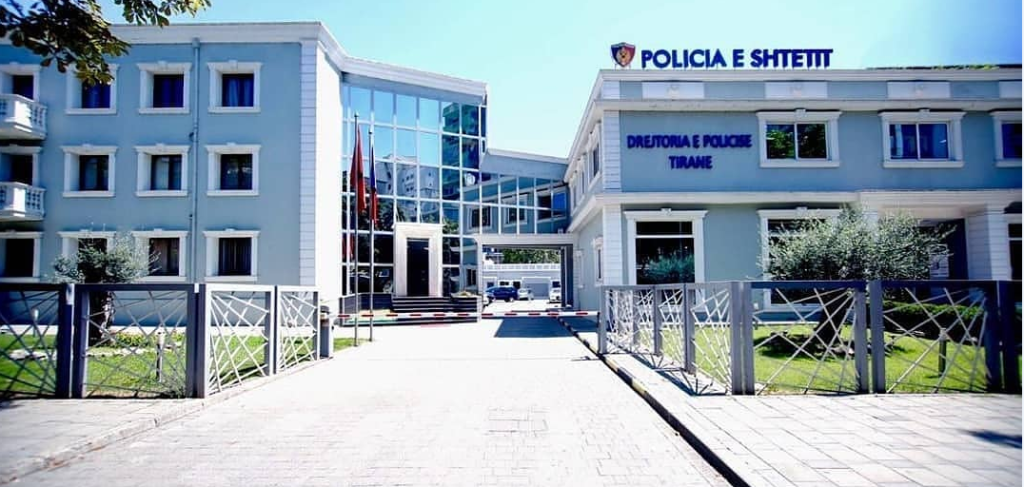 Locale in affitto fronte strada vicino alla Direzione della Polizia