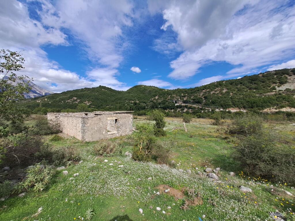 IN VENDITA – SOLO €90,000 (35 km da Borsh)