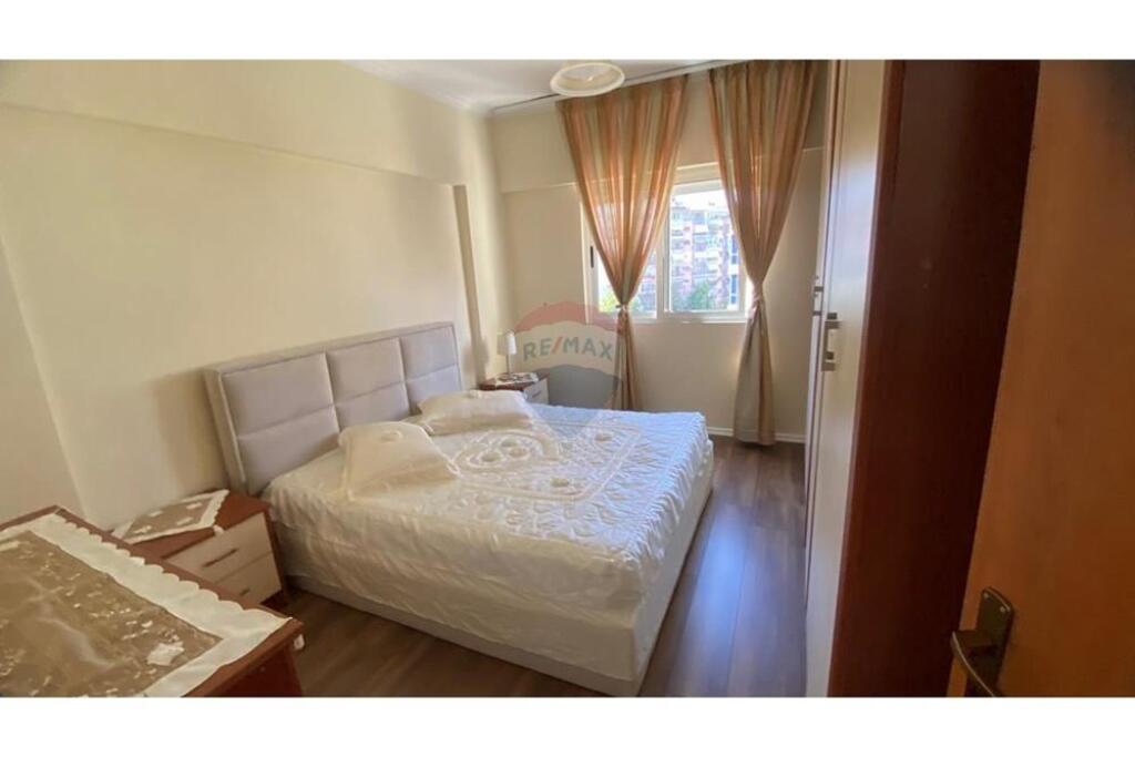 Apartament 2+1 me qira tek Komuna e Parisit
