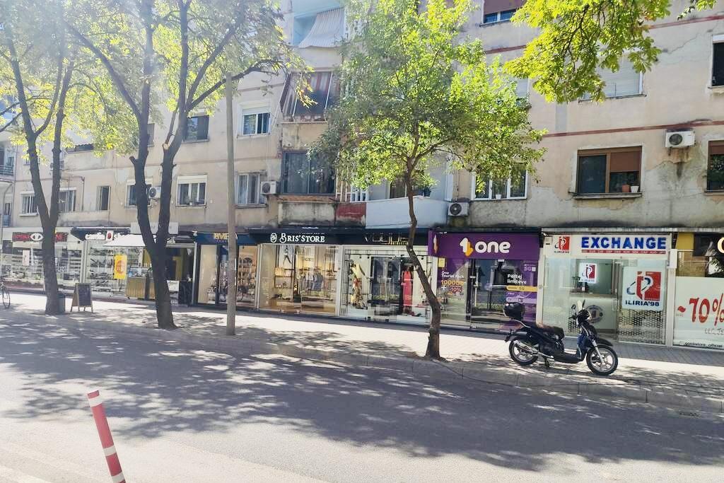 Locale in affitto fronte strada vicino alla Direzione della Polizia