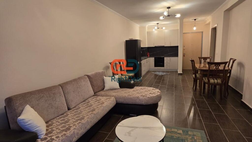 Ne Misto Mame ,Jepet Me Qira Apartament 2+1+2 I Mobiluar !