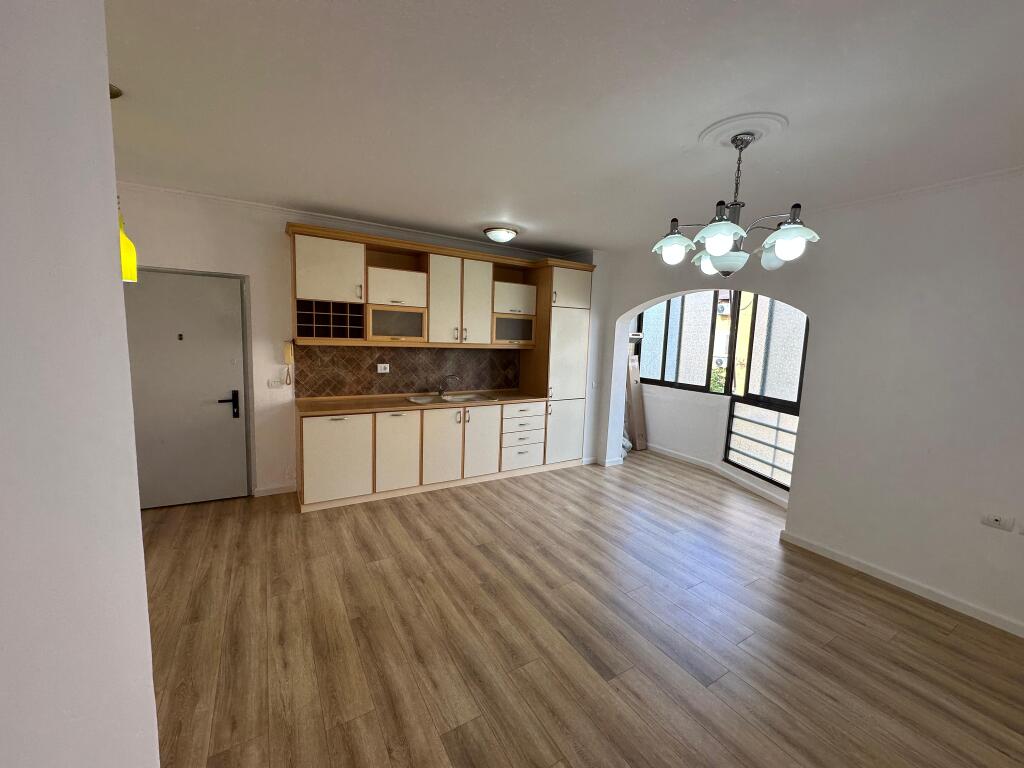 ✨ Appartamento 2+1 in vendita nel Campo di Aviazione! ✨ 5° piano con ascensore 🏠 Appartamento vuoto, pronto per abitare 🛋️ Soggiorno + cucina, 2 camere da letto, 🛁 bagno e 🌅 balcone con vista aperta Superficie 81 m2  📄 Documentazione regolare 🏦 Possibilità di acquisto anche con credito bancario  💶 Prezzo: 165.000 €
