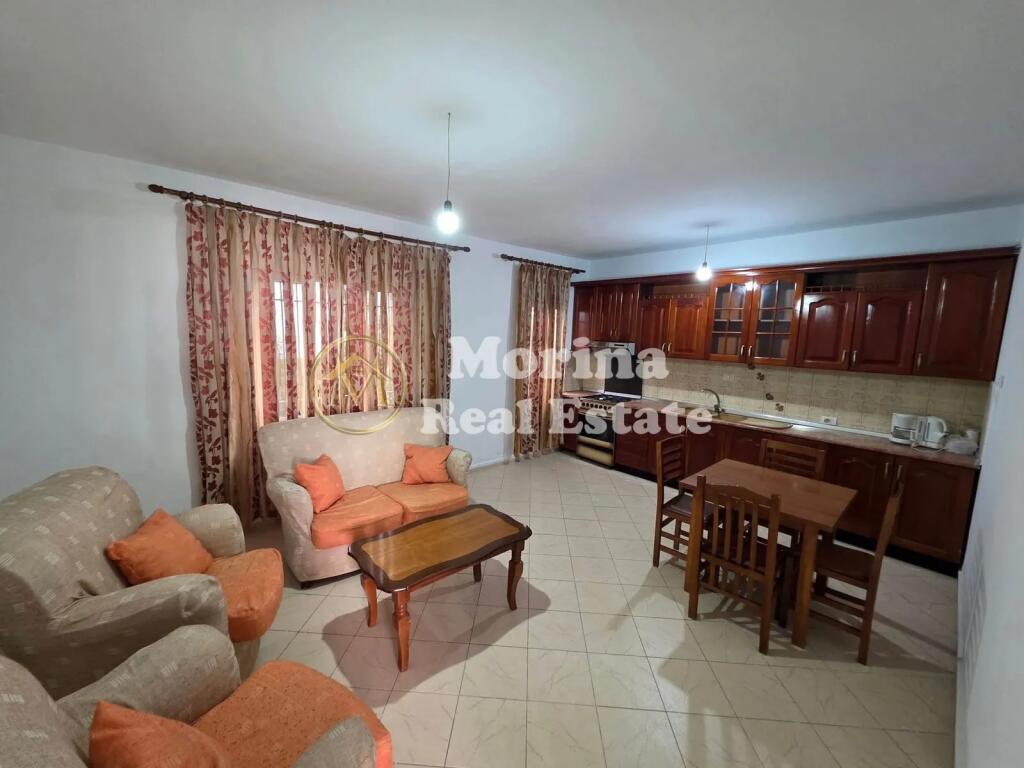 Qera , Hyrje private , 2+1, 5 Maji , 400 euro / muaj .