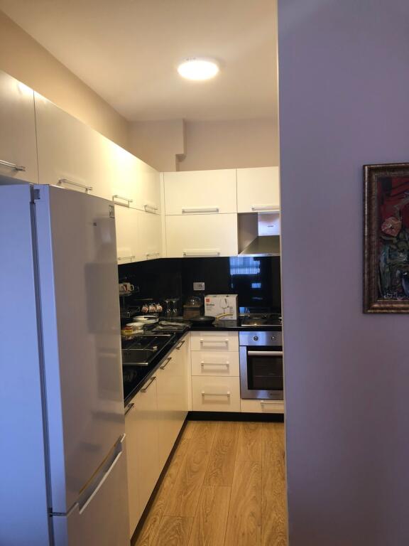 Apartament 2+1 per qira tek Liqeni Thate
